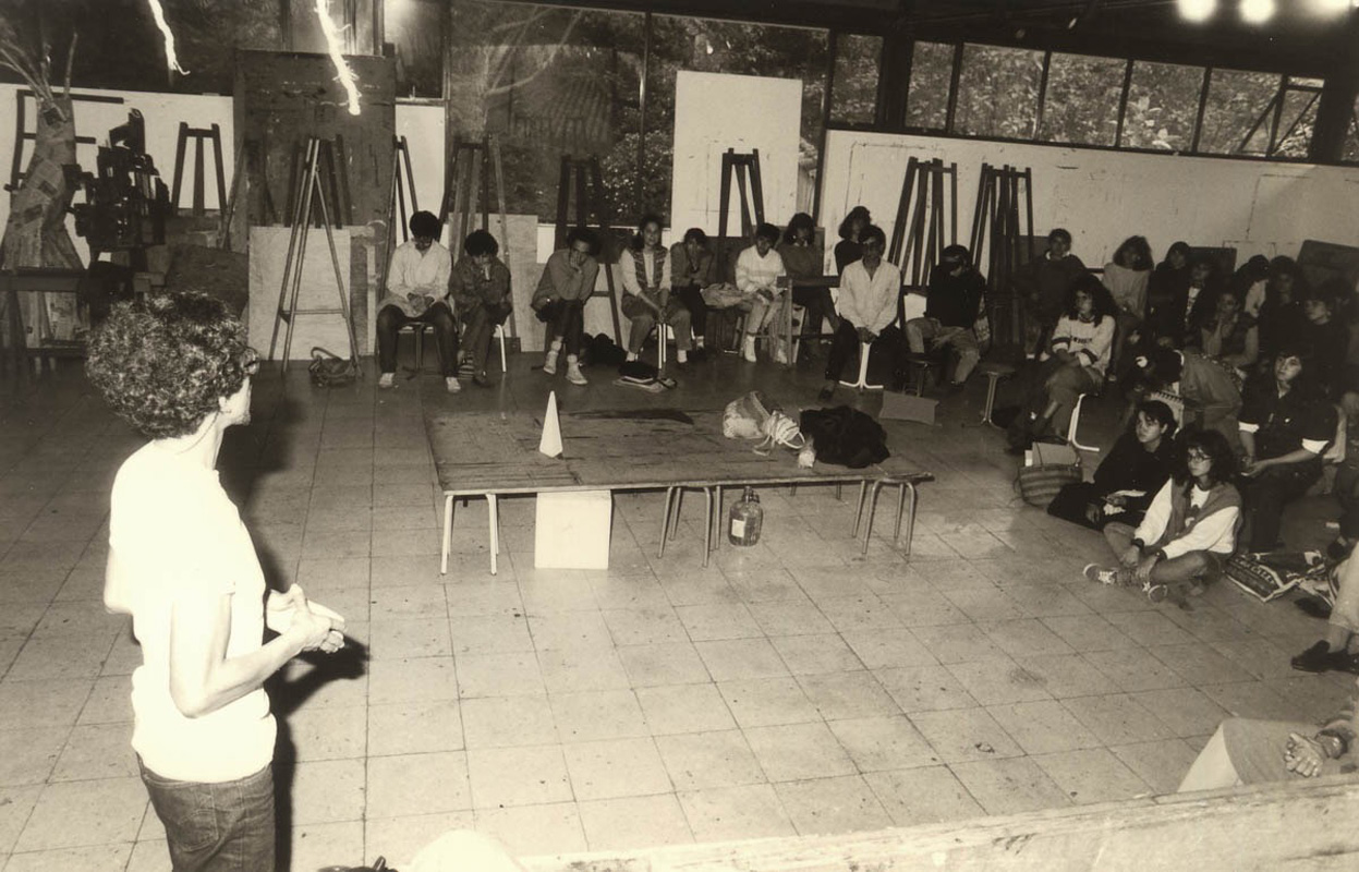 Geraldine Moreno realiza una investigación sobre la enseñanza del arte en Colombia a mediados del siglo XX.