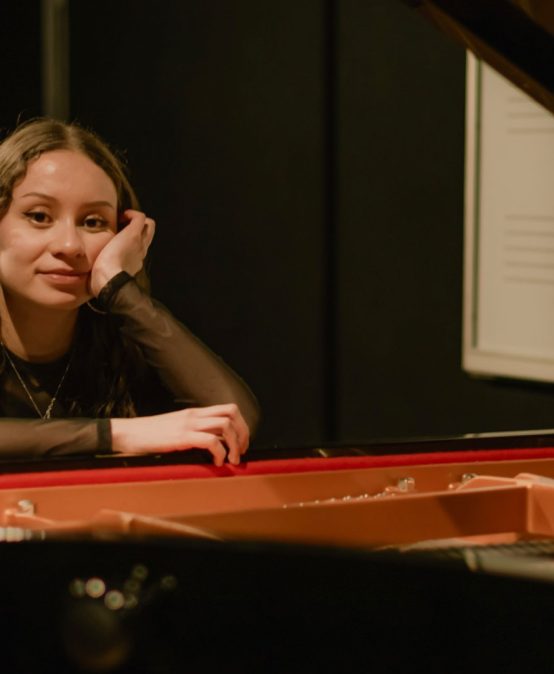 Recitales en 2025-1: Camila Urrea (piano), próximo sábado 25 de enero de 2024 a las 5:00 p.m. en la Cajita de Música (Bloque P1)