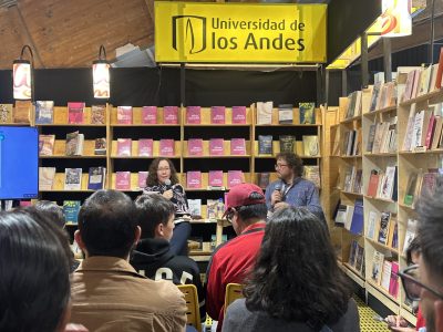 Lanzamiento libro Hola mundo