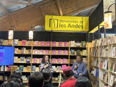 Lanzamiento libro Hola mundo