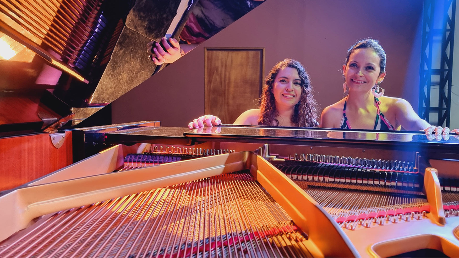 Concierto de la Tarde: Latinoamérica a 4 manos - Duo España Alarcón, jueves 18 de septiembre a las 6:00 p.m. en la Cajita de música, Universidad de los Andes